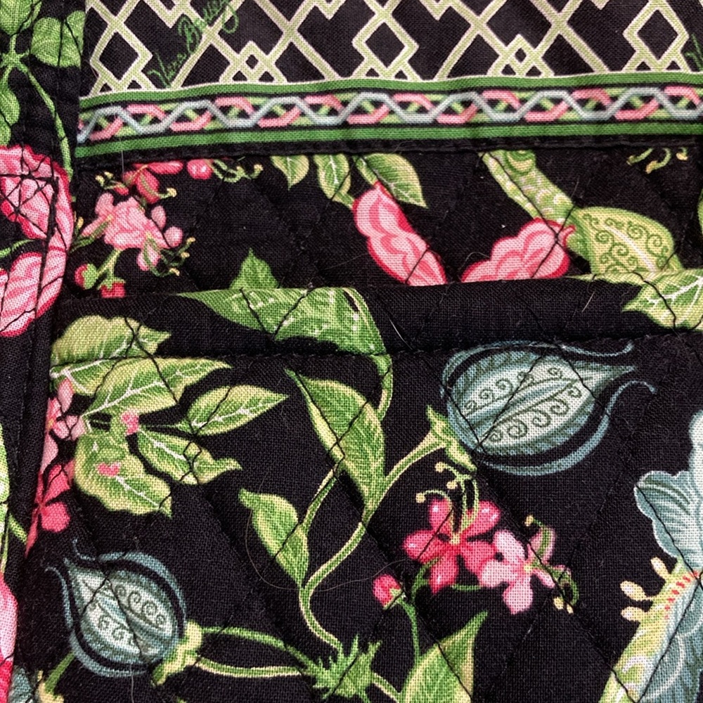Vera Bradley Fabric Front Pocket Shoulder Bag EXCELLENT CONDITION - Picture 2 of 9